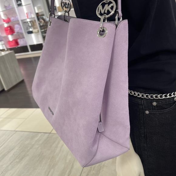 MICHAEL KORS Christina Large Suede Triple Gusset Shoulder Tote Bag
Lt Quartz
NWT - Picture 6 of 16